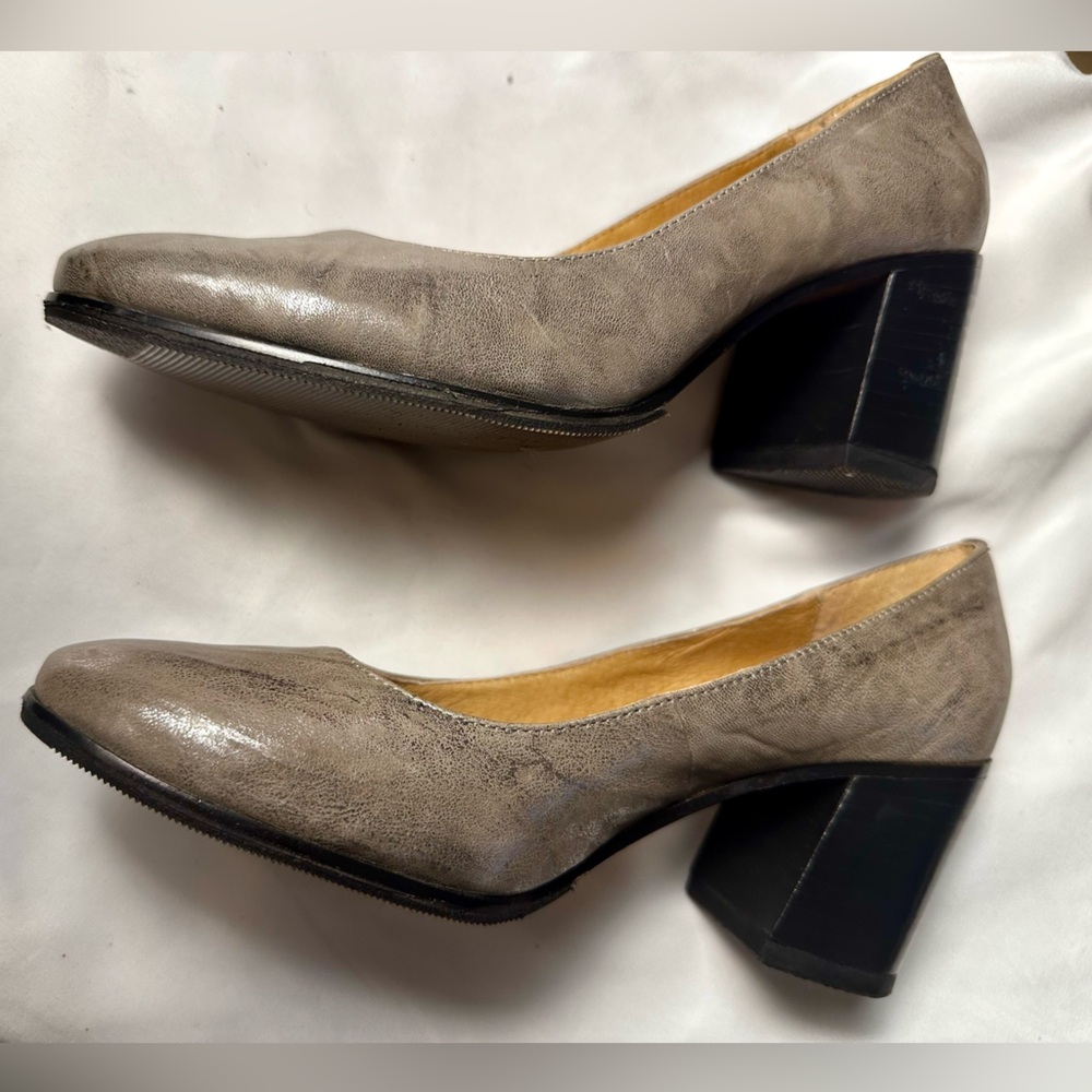 PATRICIA NASH Women’s “Anita” Block Heel Pumps Taupe Distressed Leather Size 8.5